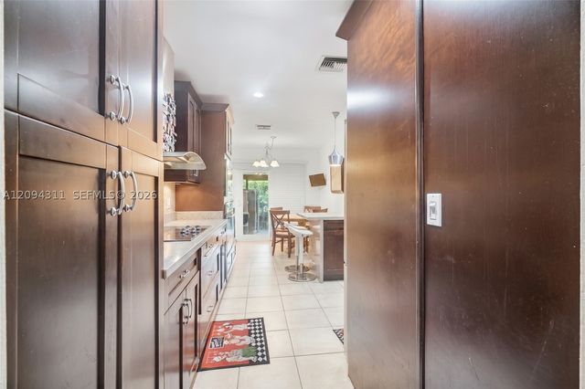 19901 Highland Lakes Blvd, Miami, FL 33179