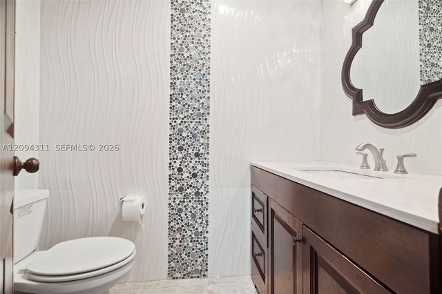 19901 Highland Lakes Blvd, Miami, FL 33179