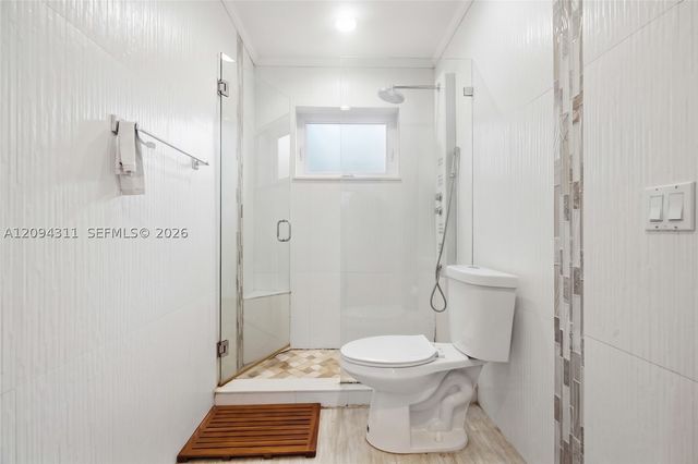 19901 Highland Lakes Blvd, Miami, FL 33179