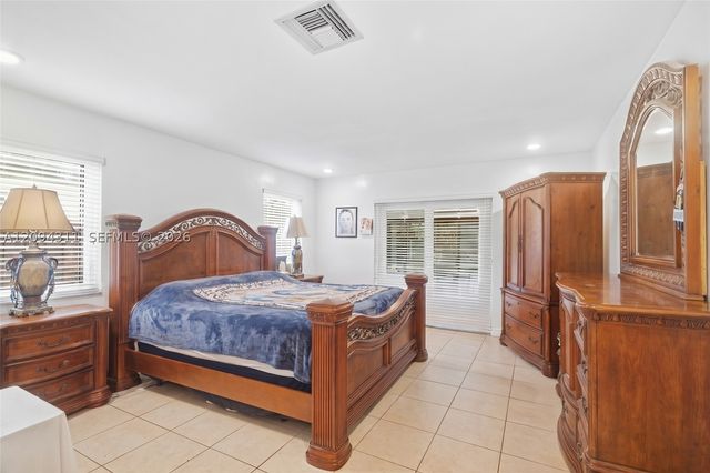 19901 Highland Lakes Blvd, Miami, FL 33179