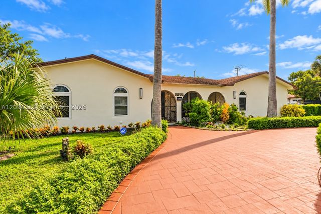 19901 Highland Lakes Blvd, Miami, FL 33179