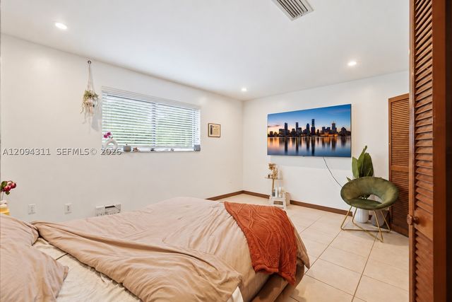 19901 Highland Lakes Blvd, Miami, FL 33179