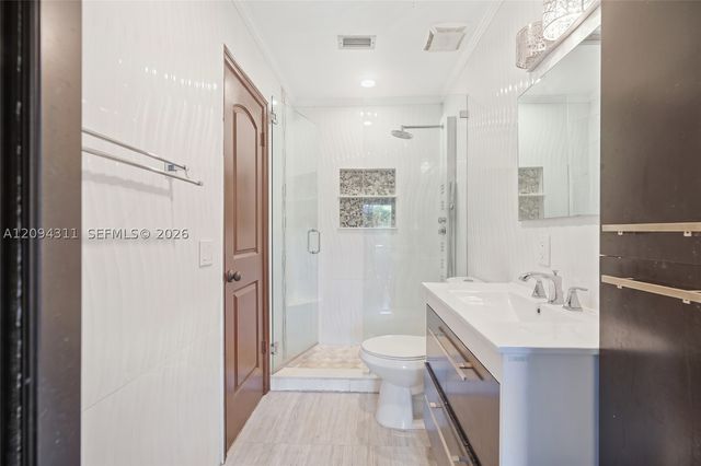 19901 Highland Lakes Blvd, Miami, FL 33179