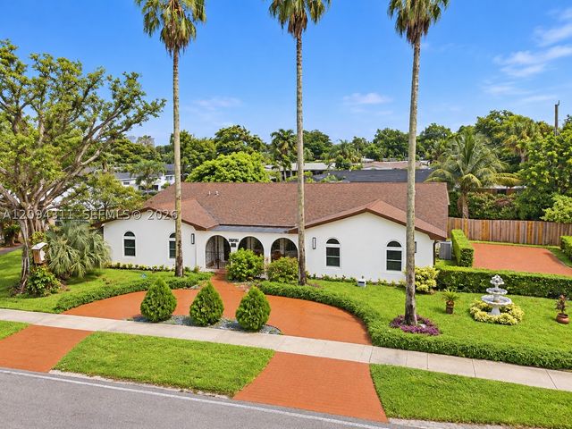 19901 Highland Lakes Blvd, Miami, FL 33179
