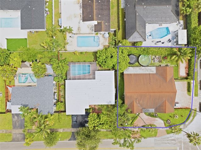 19901 Highland Lakes Blvd, Miami, FL 33179