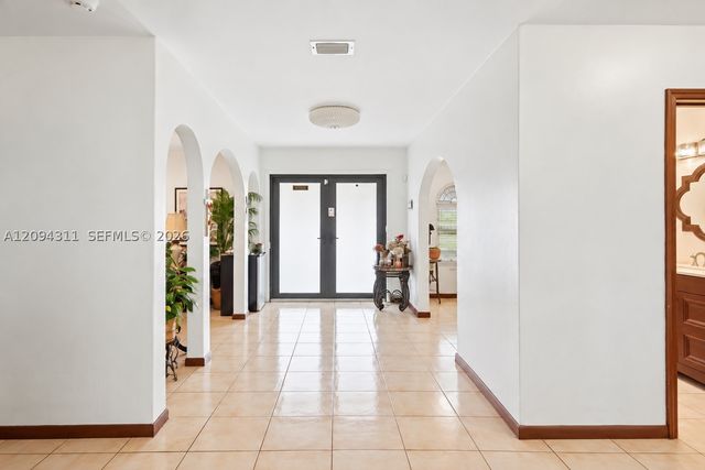 19901 Highland Lakes Blvd, Miami, FL 33179