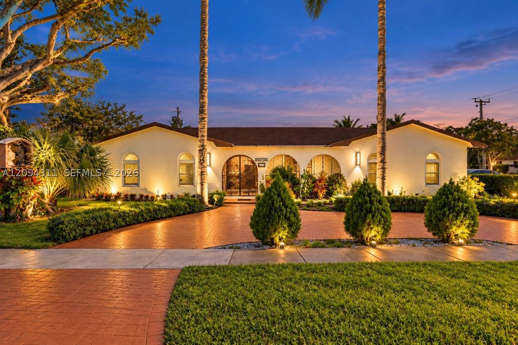 19901 Highland Lakes Blvd, Miami, FL 33179