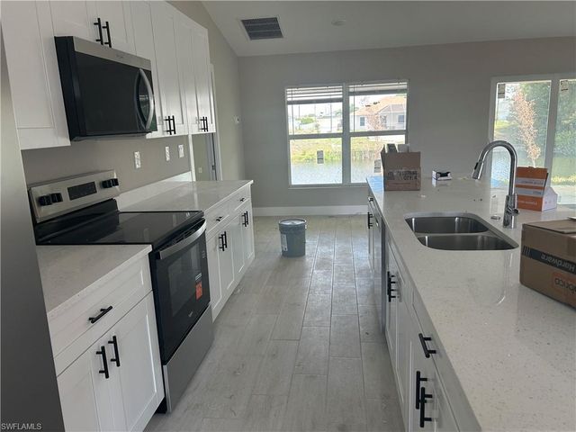 409 NE 19th TER, Cape Coral, FL 33909