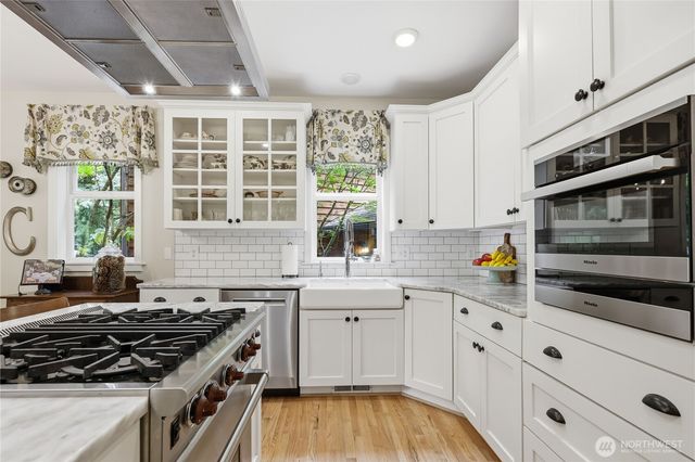 8724 NE Laughing Salmon Lane, Bainbridge Island, WA 98110