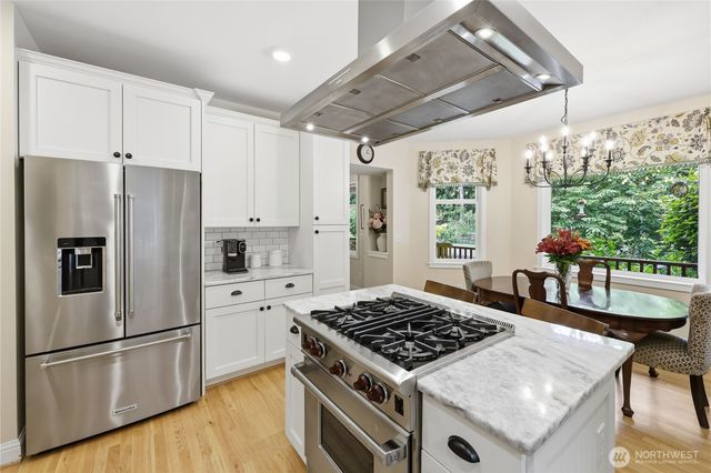 8724 NE Laughing Salmon Lane, Bainbridge Island, WA 98110