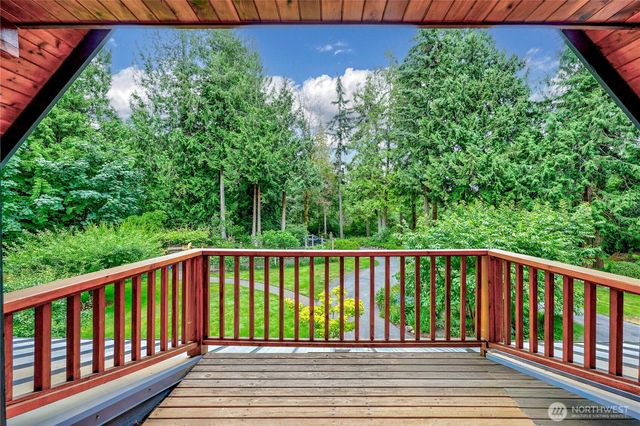 8724 NE Laughing Salmon Lane, Bainbridge Island, WA 98110