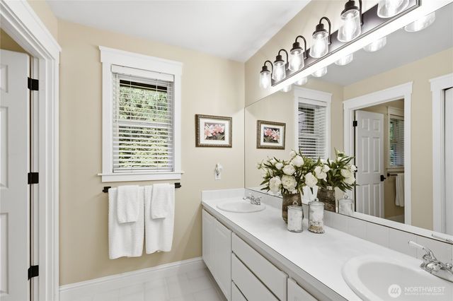 8724 NE Laughing Salmon Lane, Bainbridge Island, WA 98110