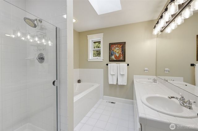 8724 NE Laughing Salmon Lane, Bainbridge Island, WA 98110