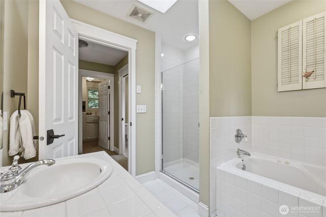 8724 NE Laughing Salmon Lane, Bainbridge Island, WA 98110