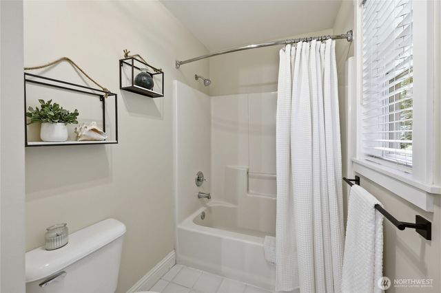 8724 NE Laughing Salmon Lane, Bainbridge Island, WA 98110