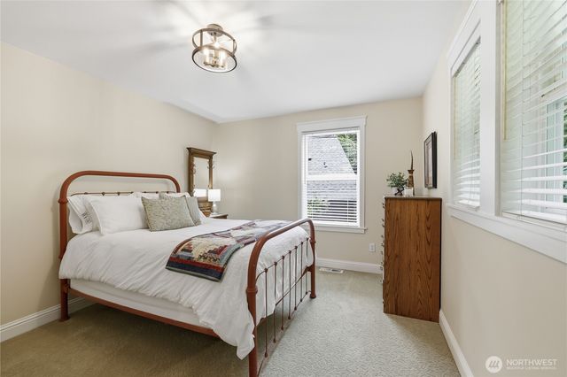 8724 NE Laughing Salmon Lane, Bainbridge Island, WA 98110