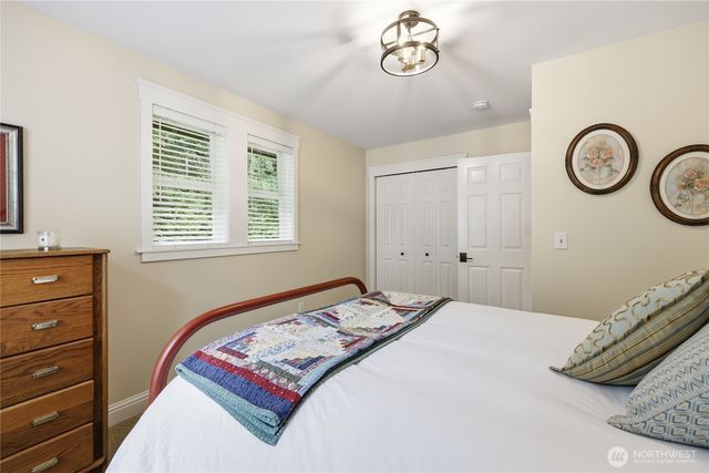 8724 NE Laughing Salmon Lane, Bainbridge Island, WA 98110