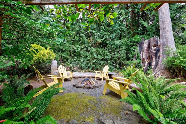 8724 NE Laughing Salmon Lane, Bainbridge Island, WA 98110