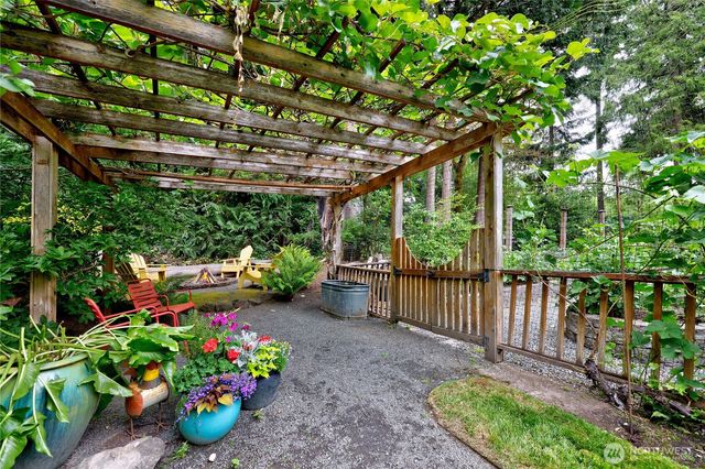 8724 NE Laughing Salmon Lane, Bainbridge Island, WA 98110