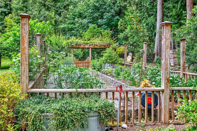 8724 NE Laughing Salmon Lane, Bainbridge Island, WA 98110