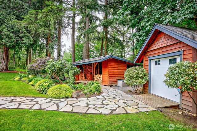 8724 NE Laughing Salmon Lane, Bainbridge Island, WA 98110