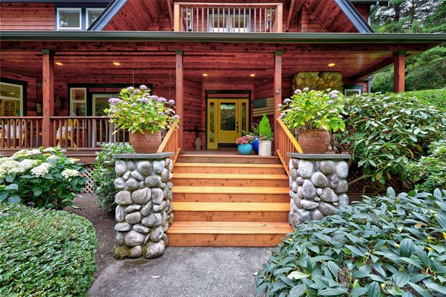 8724 NE Laughing Salmon Lane, Bainbridge Island, WA 98110