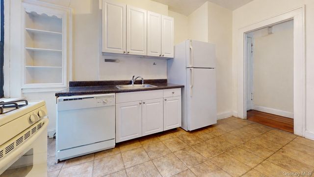 68-30 Burns Street C2, Forest Hills, NY 11375