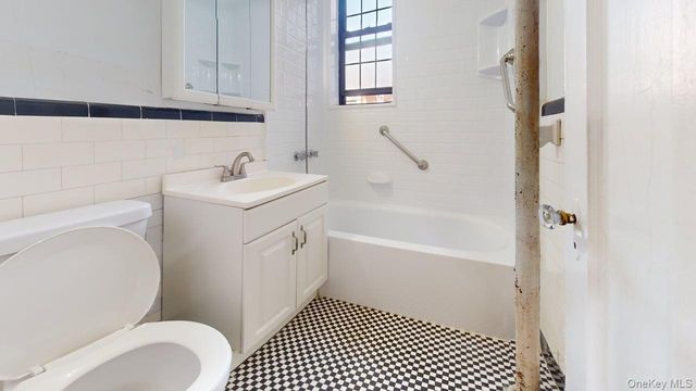 68-30 Burns Street C2, Forest Hills, NY 11375
