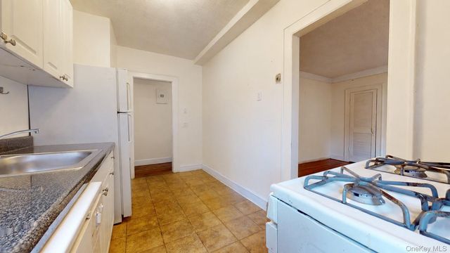 68-30 Burns Street C2, Forest Hills, NY 11375