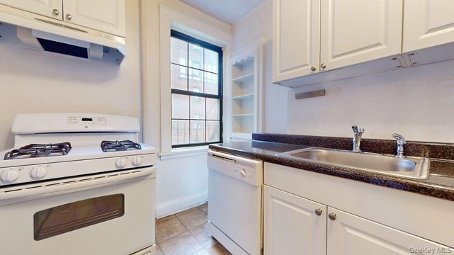 68-30 Burns Street C2, Forest Hills, NY 11375