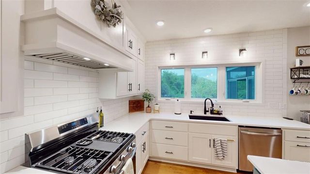 5612 NW 96th Street, Kansas City, MO 64154