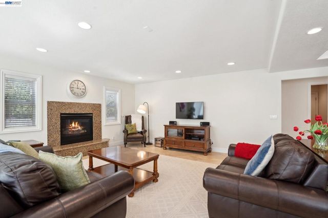 367 367 Mt Washington Way, Clayton, CA 94517