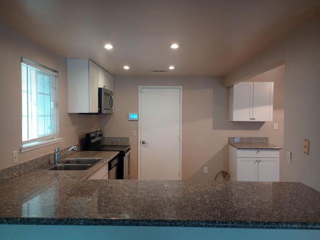 1563 Glenwood Avenue, Tulare, CA 93274