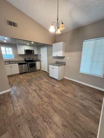 1563 Glenwood Avenue, Tulare, CA 93274