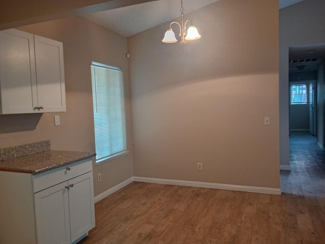 1563 Glenwood Avenue, Tulare, CA 93274