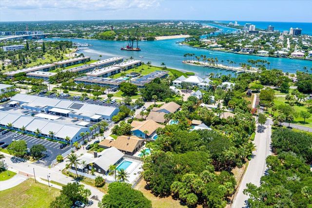 901 Sandy Oaks Drive, Jupiter, FL 33477