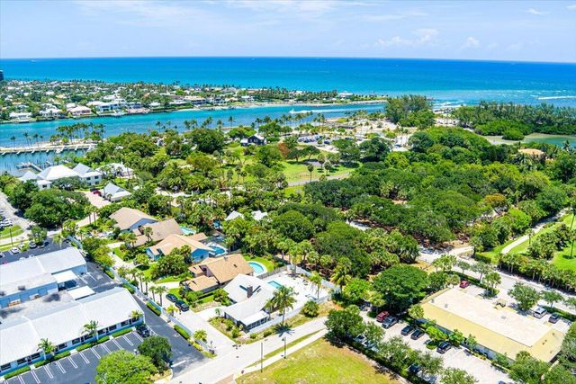 901 Sandy Oaks Drive, Jupiter, FL 33477