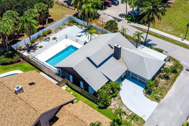 901 Sandy Oaks Drive, Jupiter, FL 33477