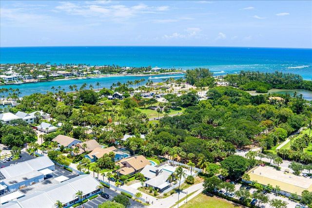 901 Sandy Oaks Drive, Jupiter, FL 33477