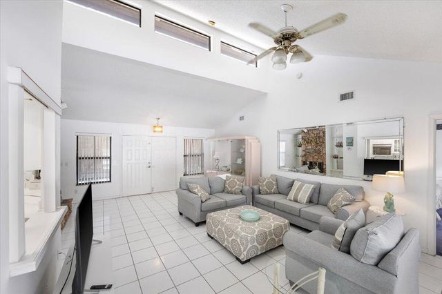 901 Sandy Oaks Drive, Jupiter, FL 33477