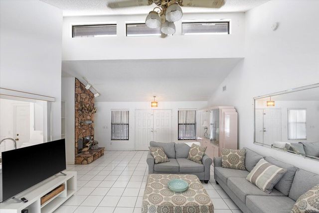 901 Sandy Oaks Drive, Jupiter, FL 33477