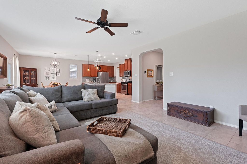 476 Sheepshank DR, Georgetown, TX 78633