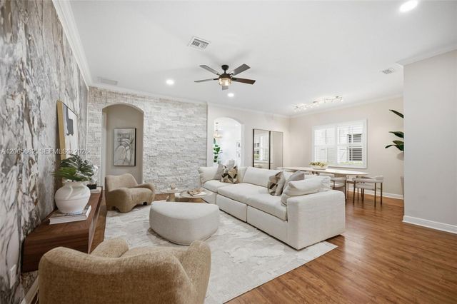 8550 Lakeside Bend, Parkland, FL 33076