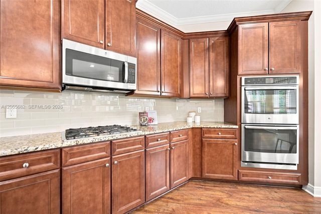 8550 Lakeside Bend, Parkland, FL 33076