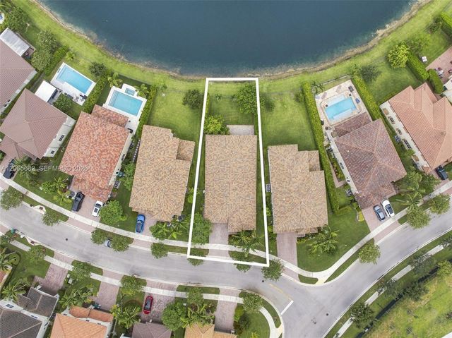 8550 Lakeside Bend, Parkland, FL 33076