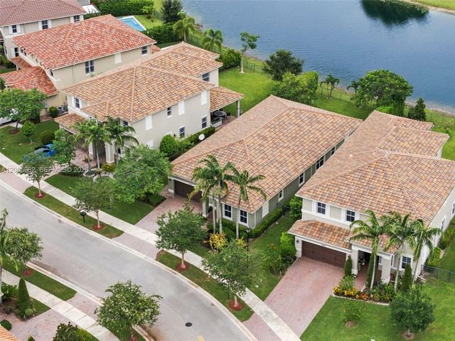8550 Lakeside Bend, Parkland, FL 33076