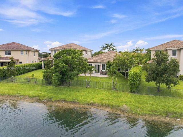 8550 Lakeside Bend, Parkland, FL 33076