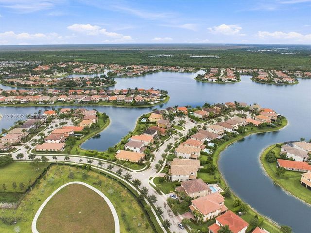 8550 Lakeside Bend, Parkland, FL 33076