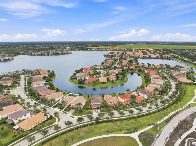 8550 Lakeside Bend, Parkland, FL 33076