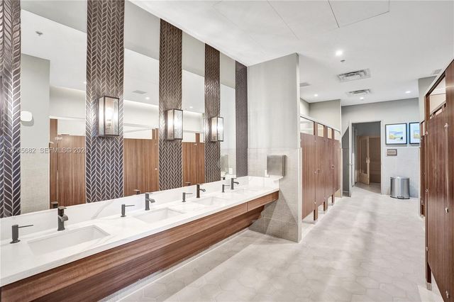 8550 Lakeside Bend, Parkland, FL 33076